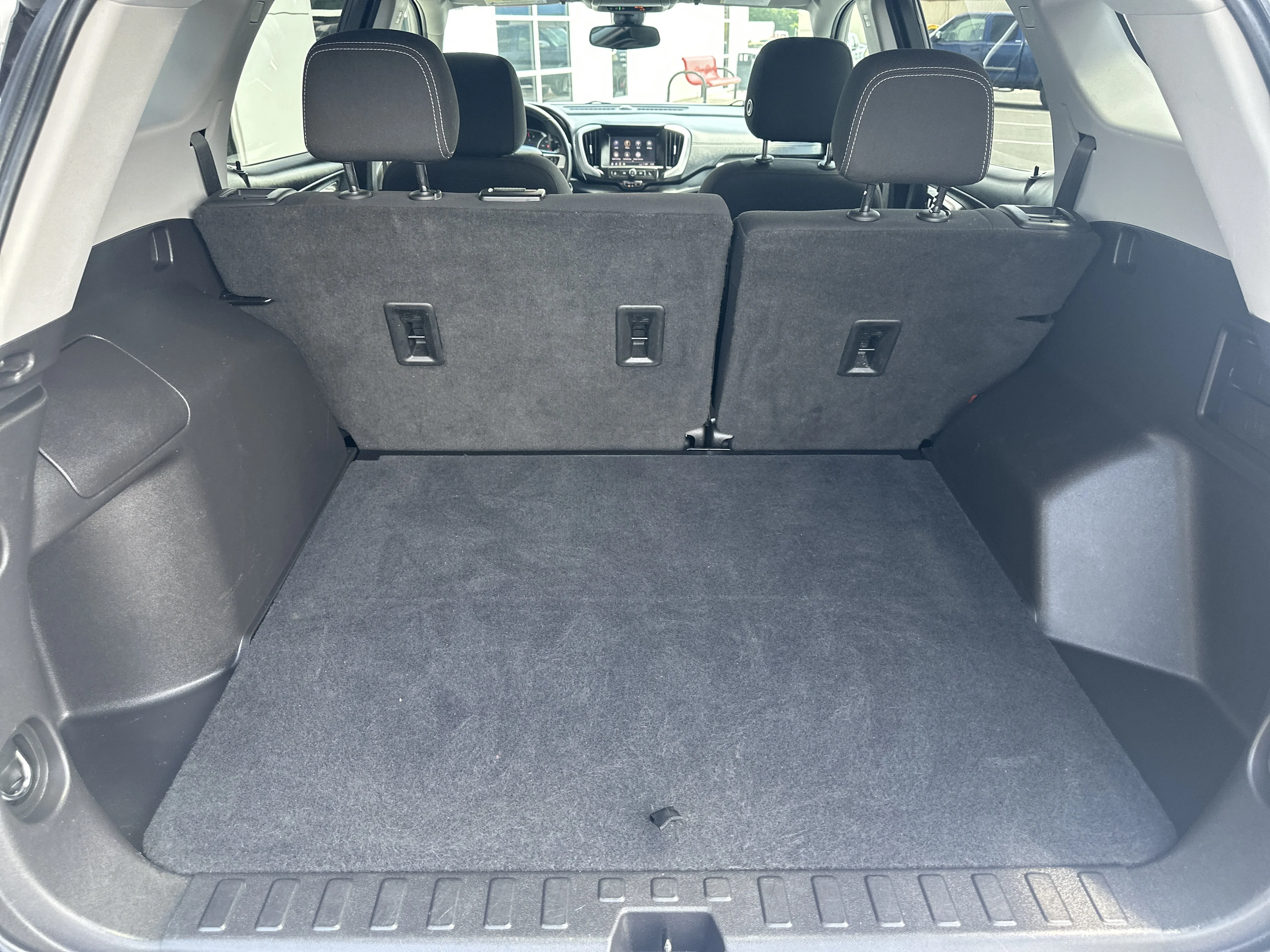 Used 2022 Quicksilver Metallic GMC SLE image 24