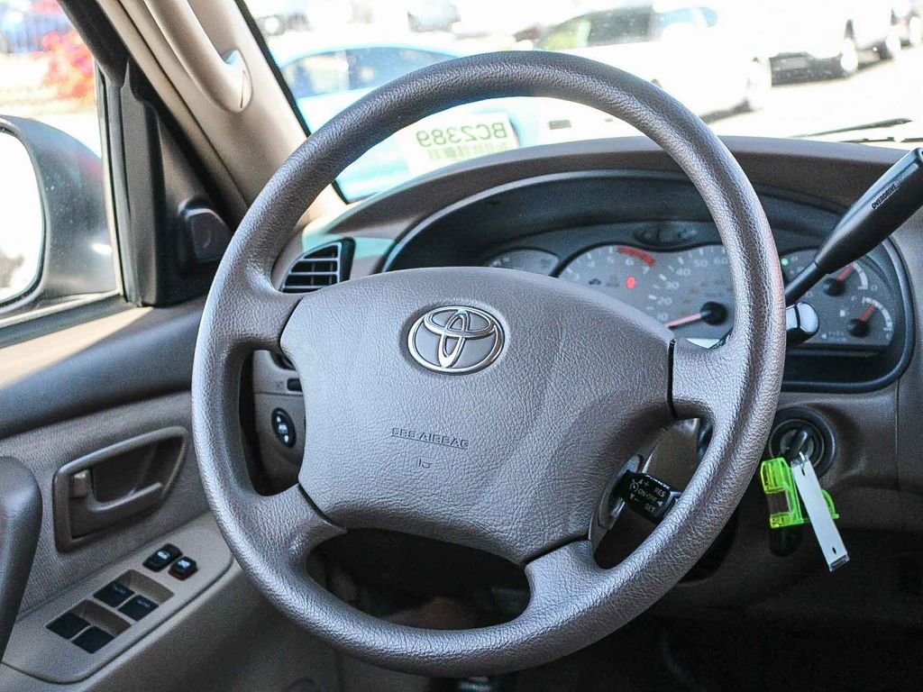 Used 2004 Gold Toyota SR5 image 15