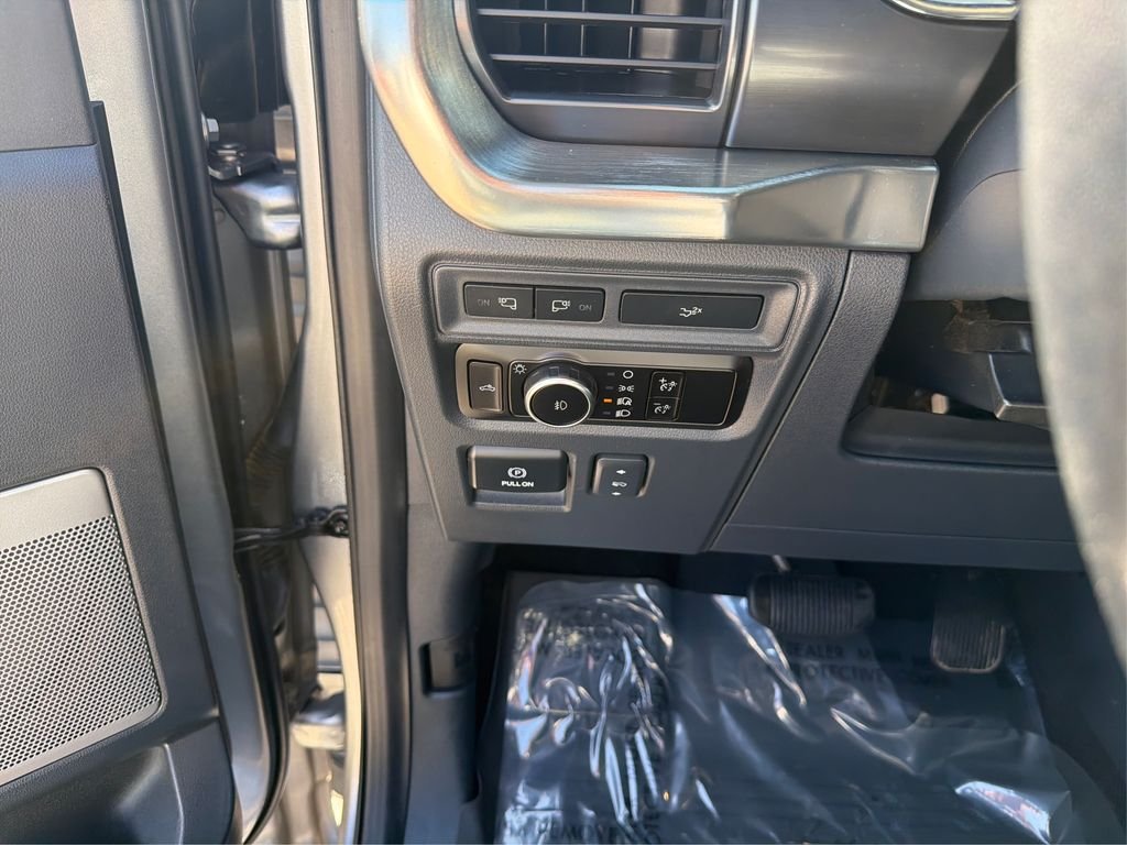 Used 2023 Iconic Silver Metallic Ford LARIAT image 18