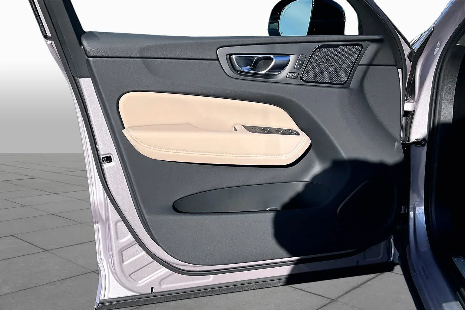 New 2026 AURORA SILVER Volvo Plus image 11