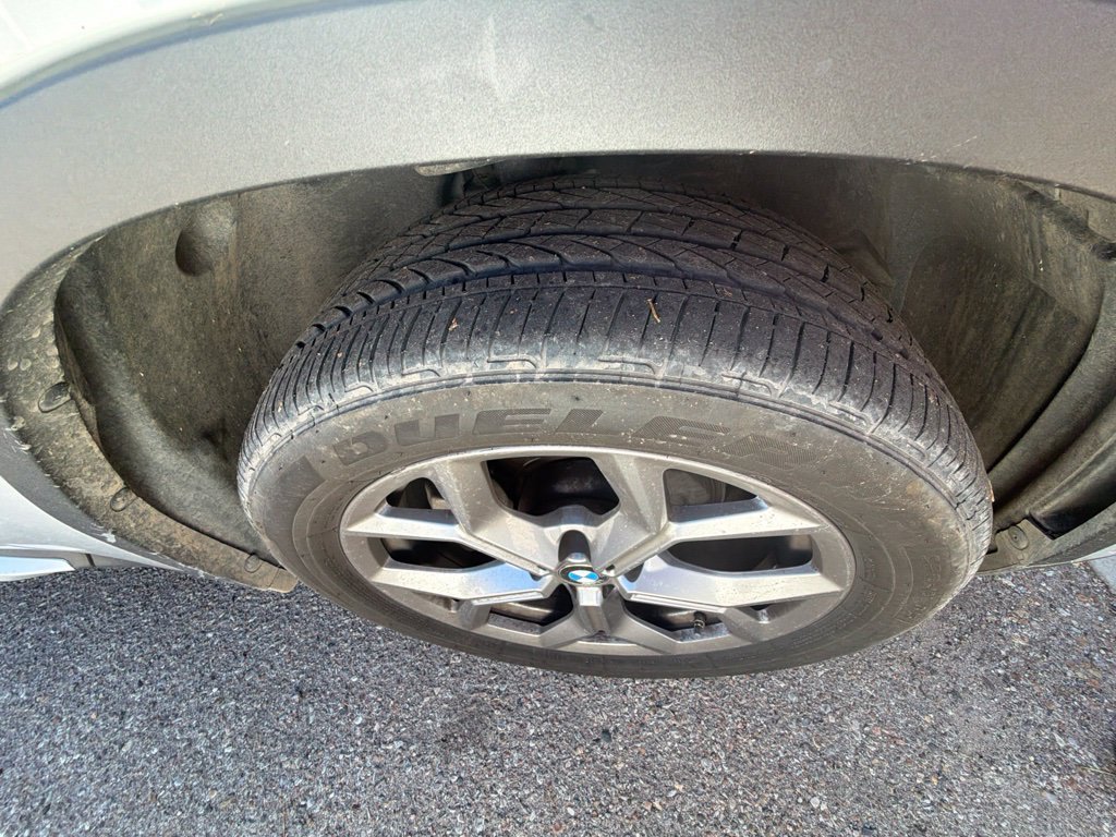 Used 2021 Silver BMW xDrive30i image 4