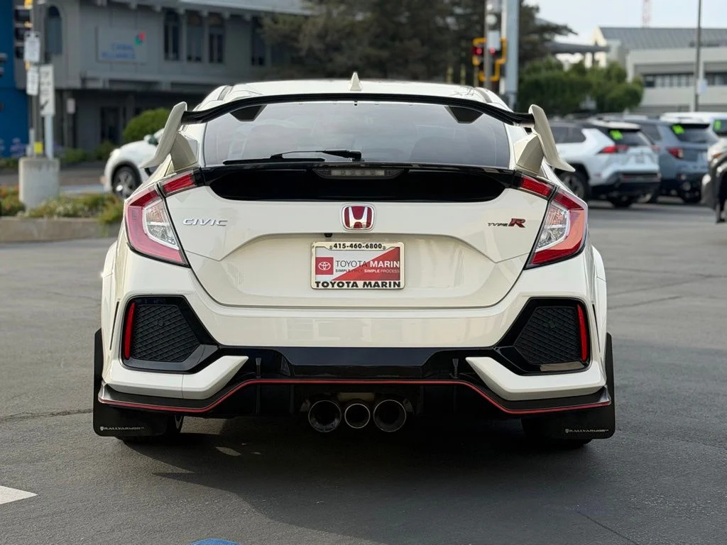 Used 2018  Honda Touring image 11