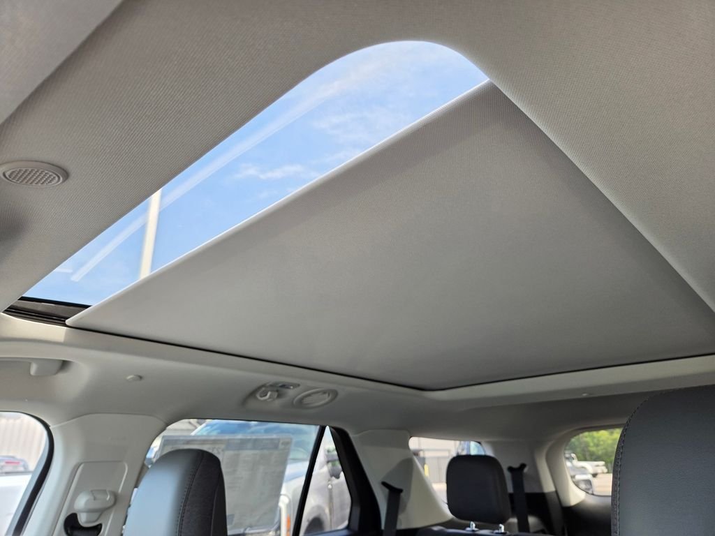 New 2026 Star White Metallic Tri-Coat Ford Active image 11