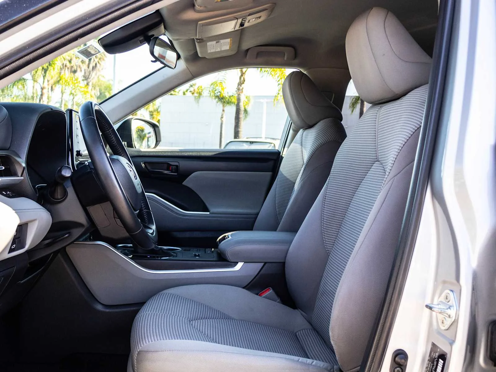 Used 2022 Silver Toyota LE image 14
