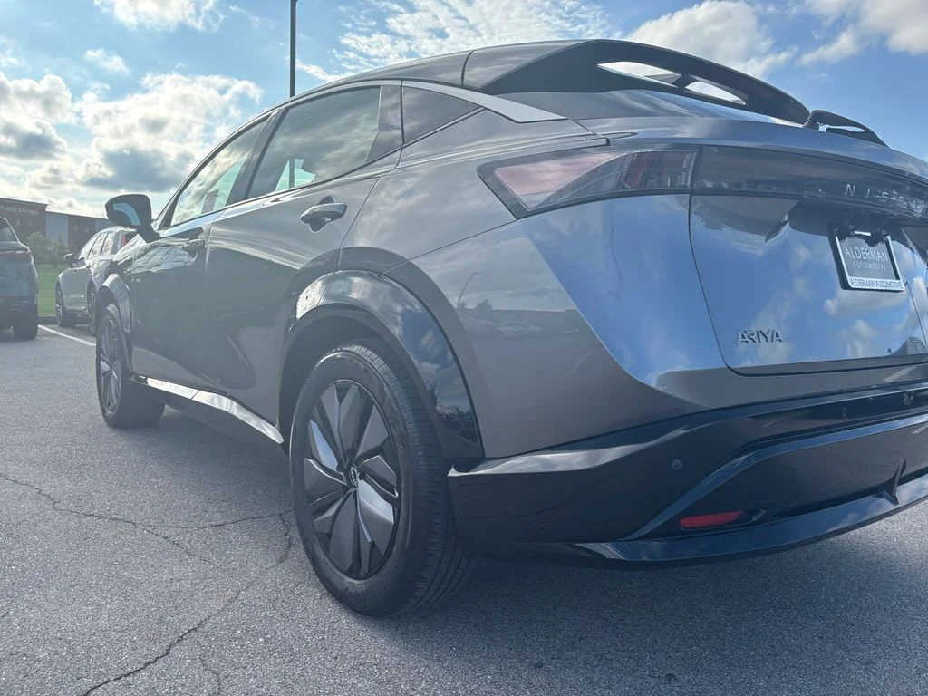 Used 2023 Gray Nissan ENGAGE image 12