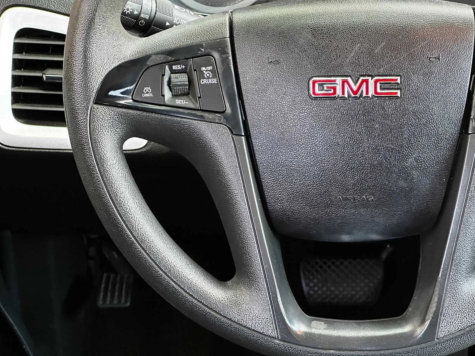 Used 2015 CRYSTAL RED TINTCOAT GMC SLE image 16
