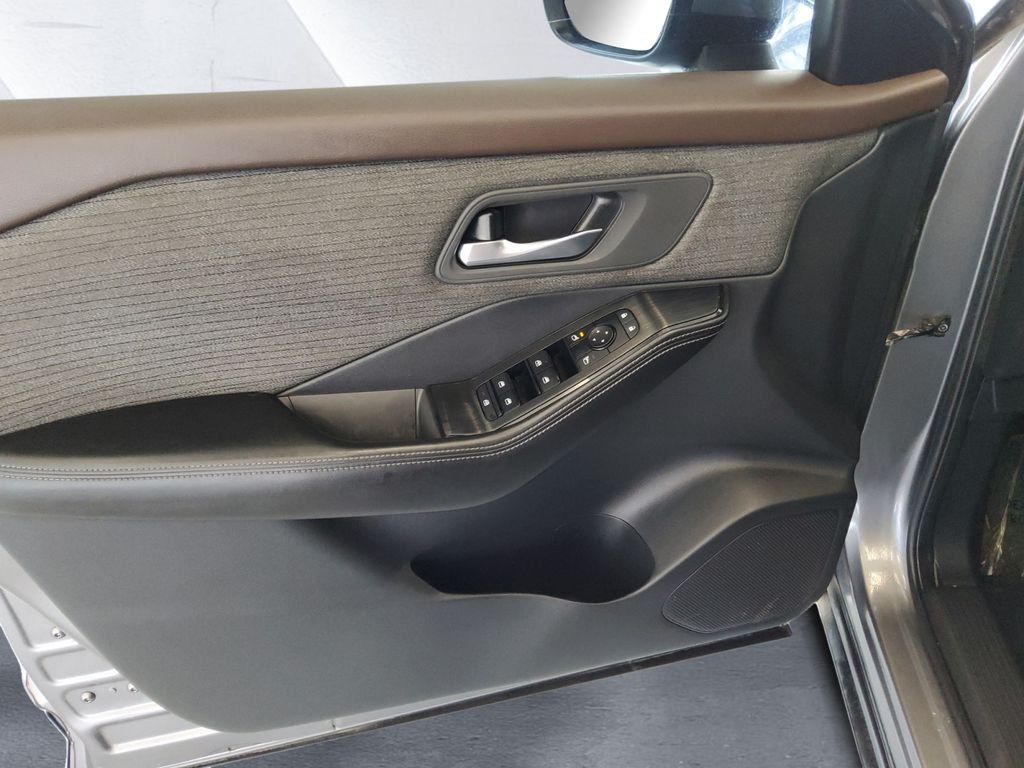 Used 2021 Gray Nissan SV image 12