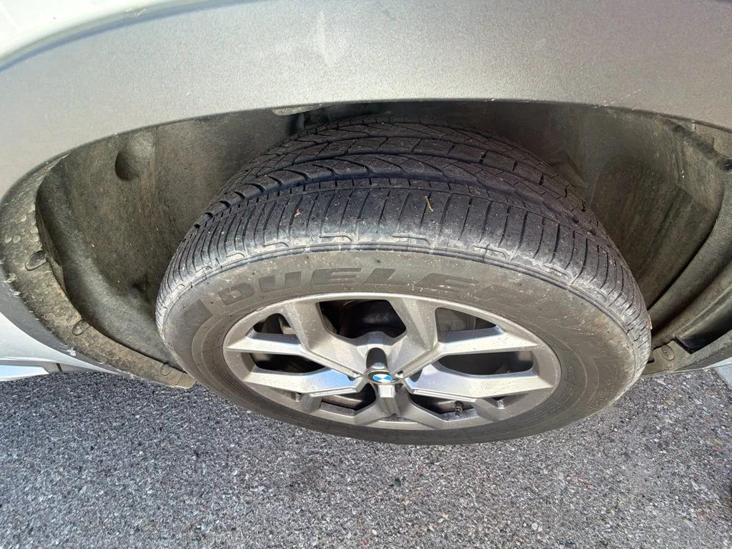 Used 2021 Silver BMW xDrive30i image 4