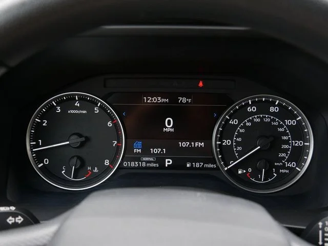 Used 2023 White Diamond Mitsubishi ES image 21