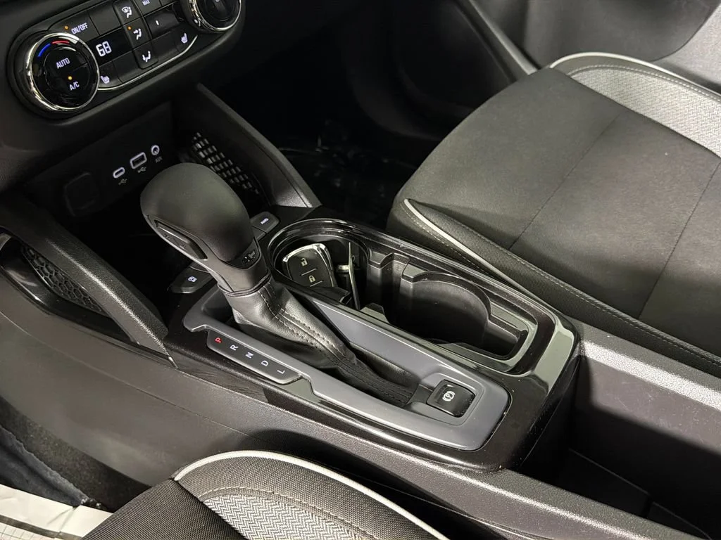 Used 2021 SUMMIT WHITE Chevrolet LT image 24