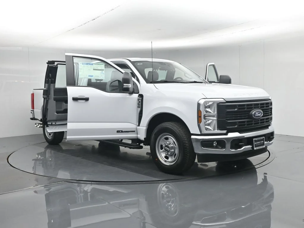 New 2026 Oxford White Ford XL image 30