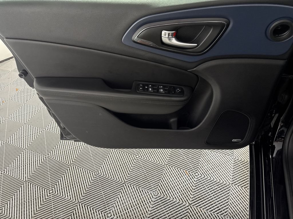 Used 2015 Black Chrysler S image 10