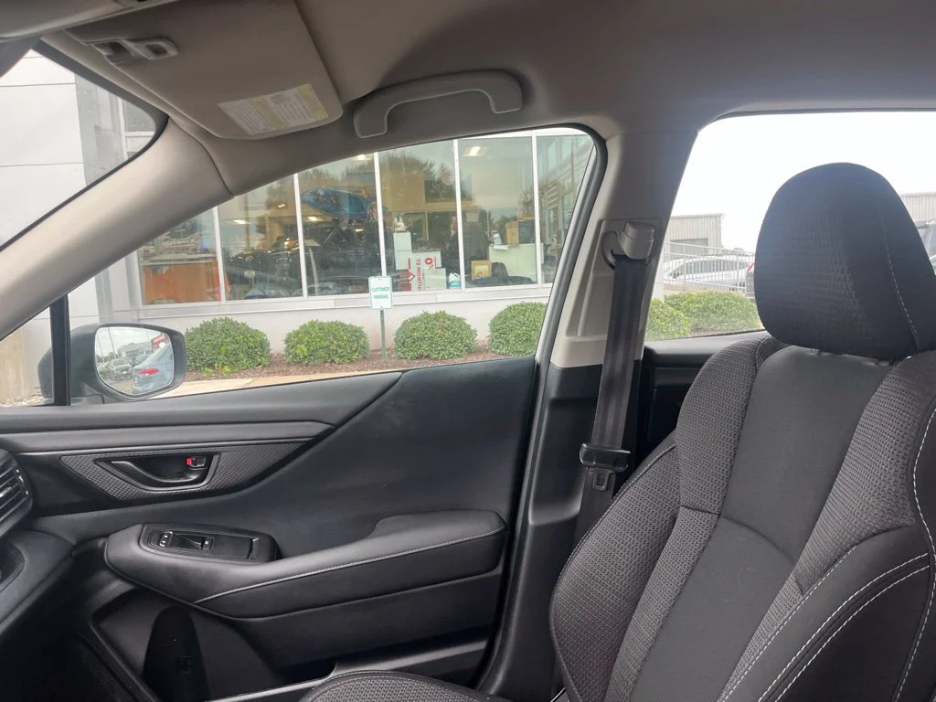 Used 2025 White Subaru 2.5i image 11