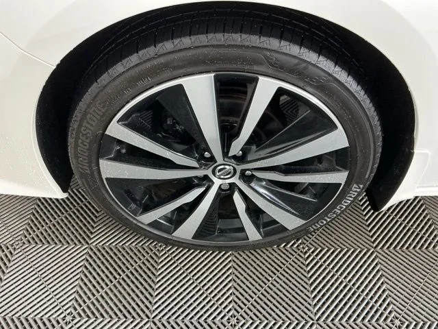 Used 2021  Nissan 2.5 Platinum image 31