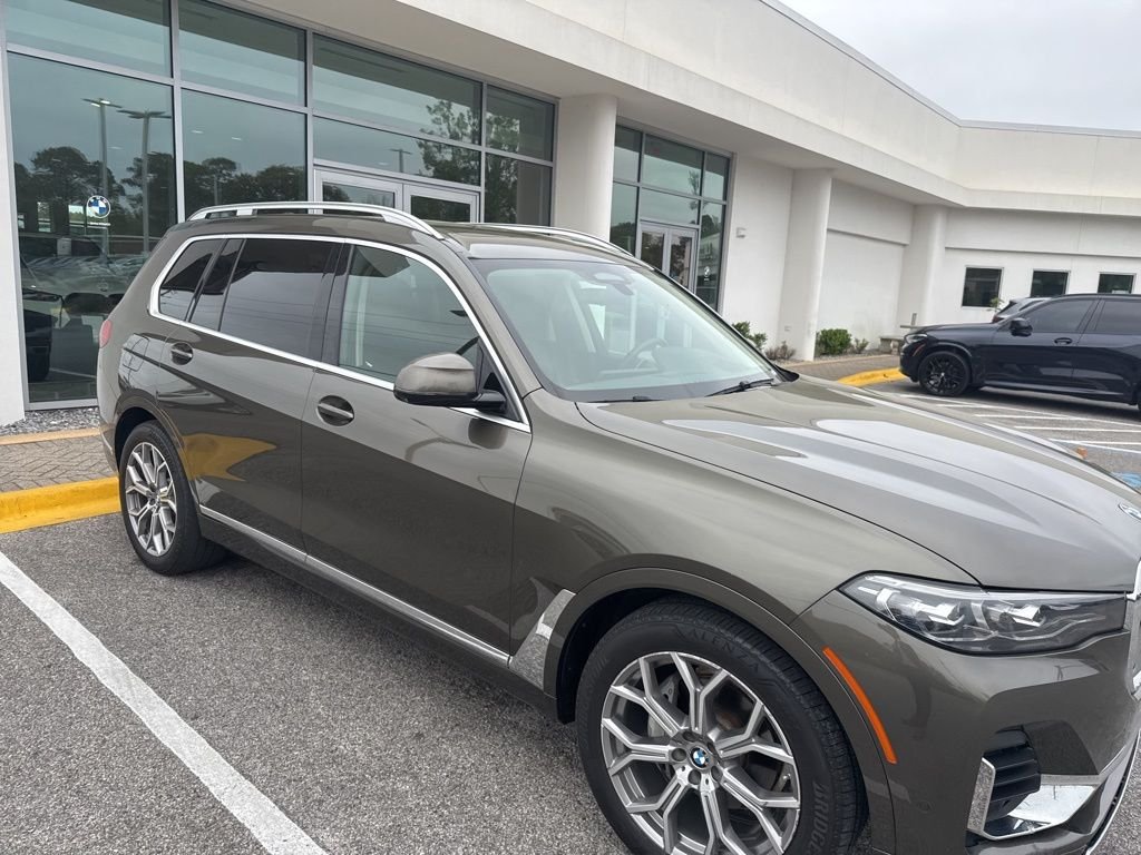 Used 2020 Green BMW xDrive40i image 1