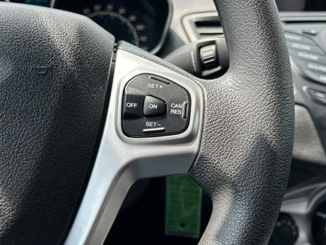 Used 2018 Gray Ford SE image 31