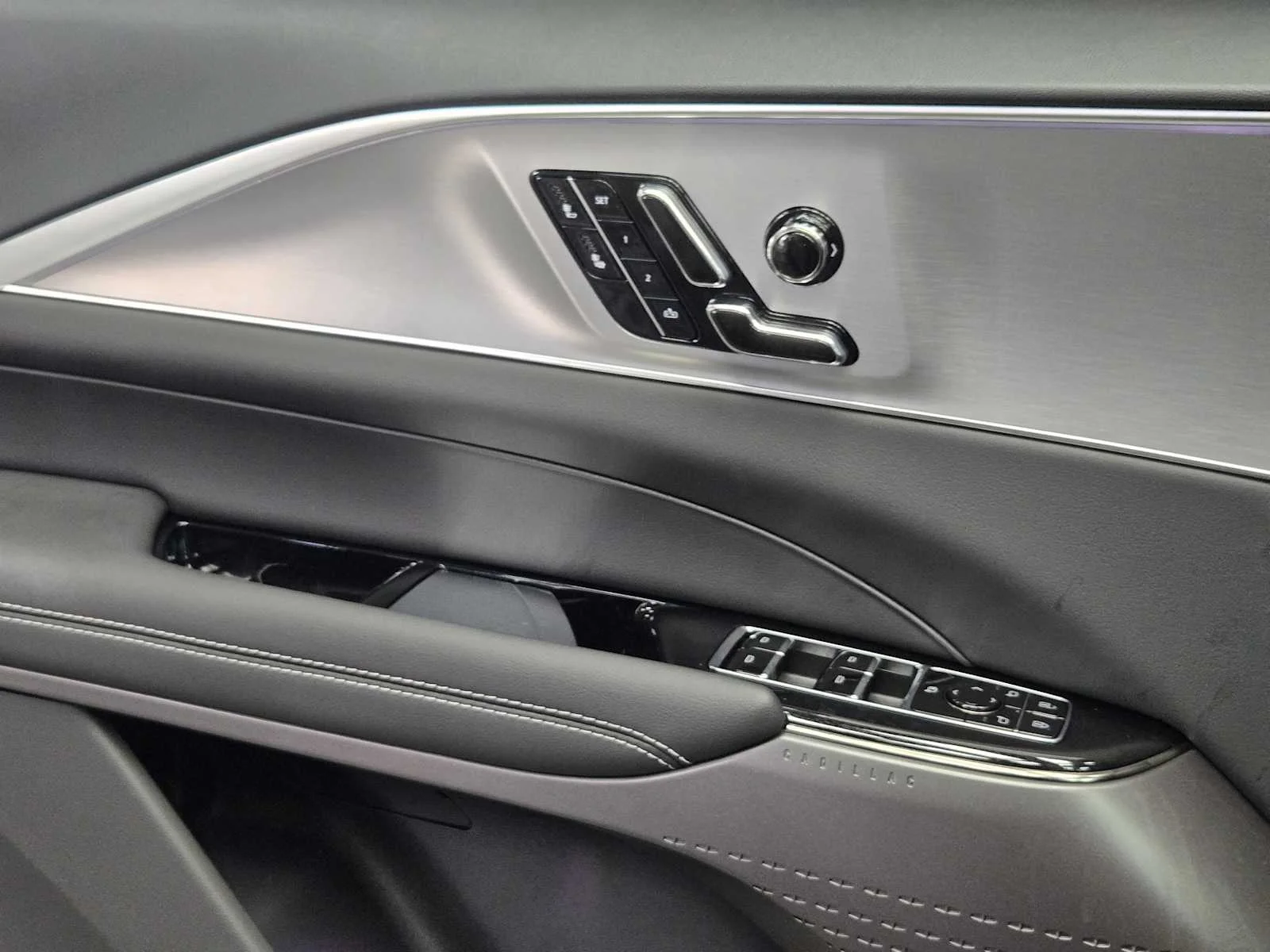2027 Cadillac LYRIQ Luxury - Photo 16