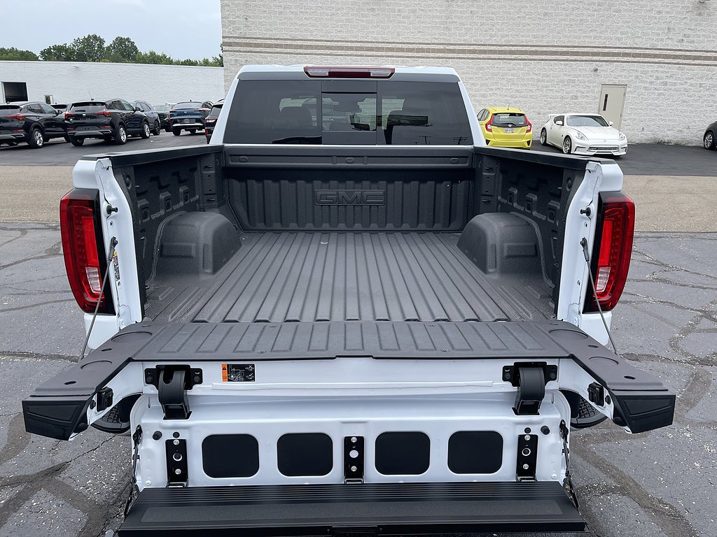 2026 GMC Sierra 1500 SLT - Photo 9
