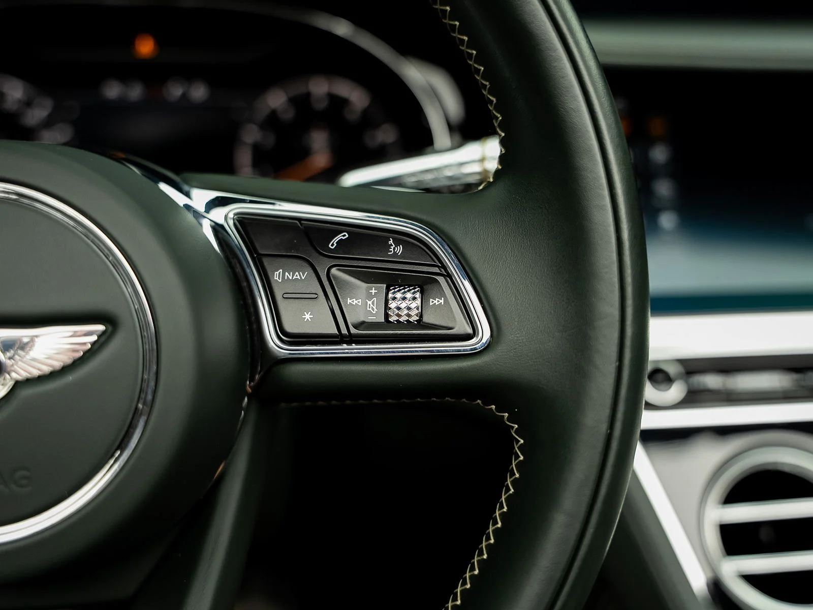 Used 2021 Green Bentley V8 image 44