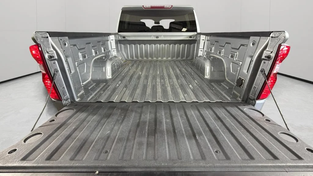 Used 2023 STERLING GRAY METALLIC Chevrolet Custom image 23
