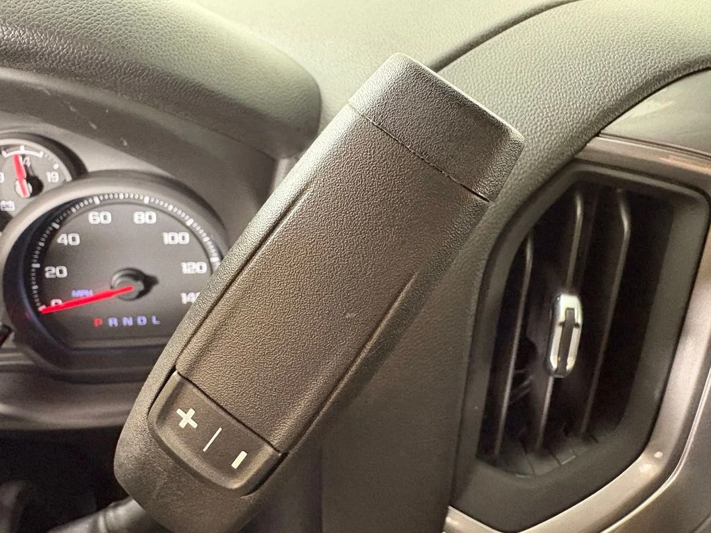 Used 2025 White Chevrolet Custom image 31
