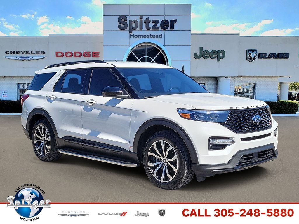 2022 Ford Explorer ST's photo