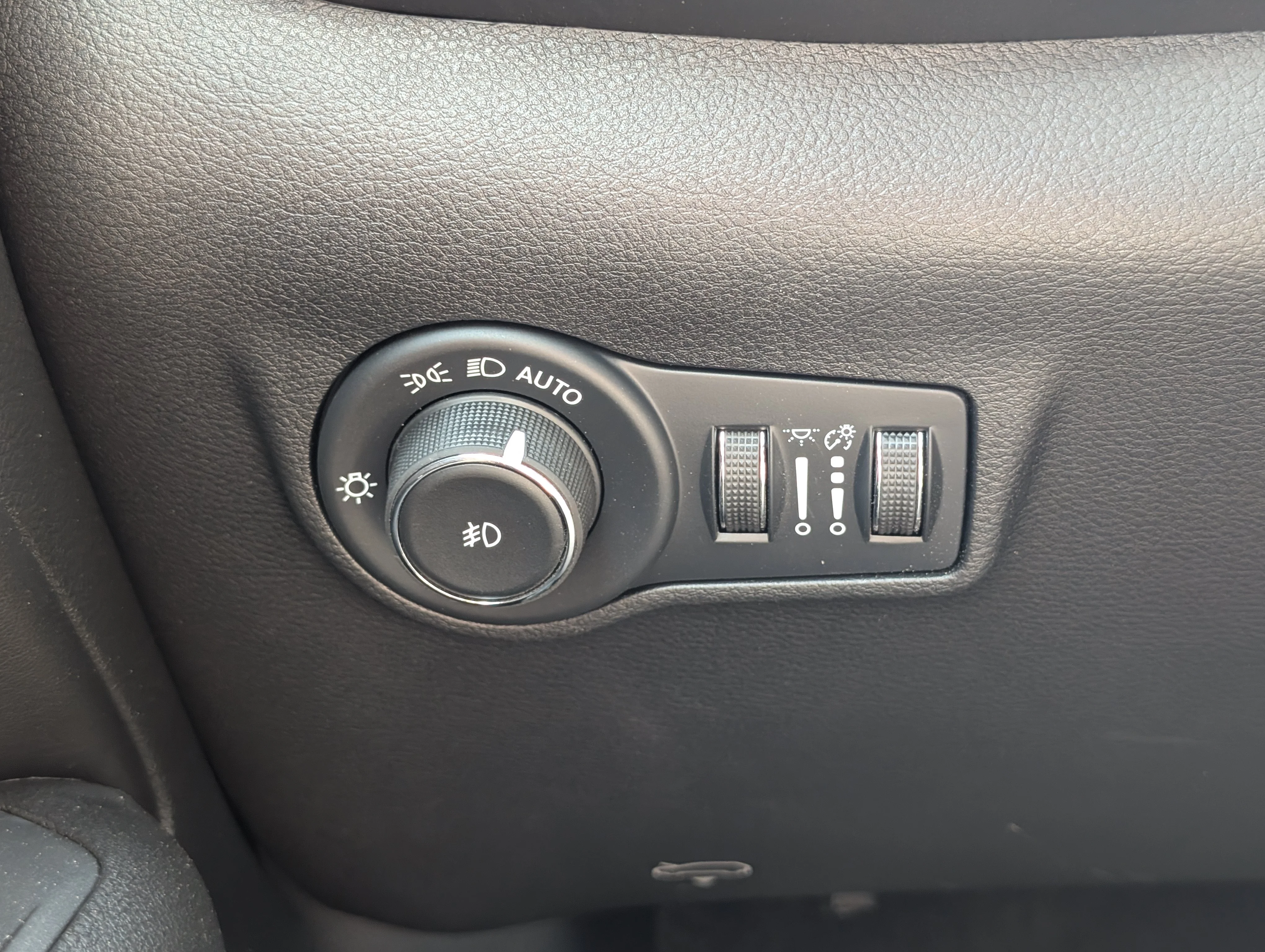 New 2026 Silver Zynith Metallic Jeep North image 28