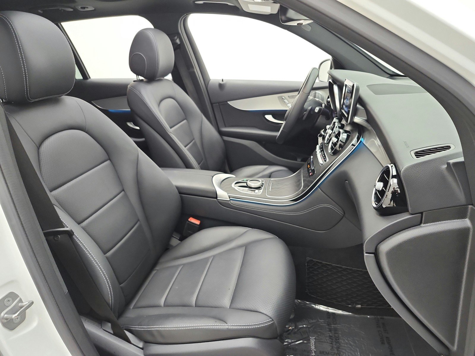 Used 2019 Polar White Mercedes-Benz GLC 300 4MATIC® SUV image 19
