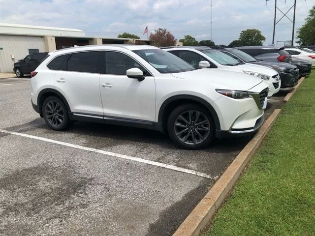 Used 2020 White Mazda Signature image 1