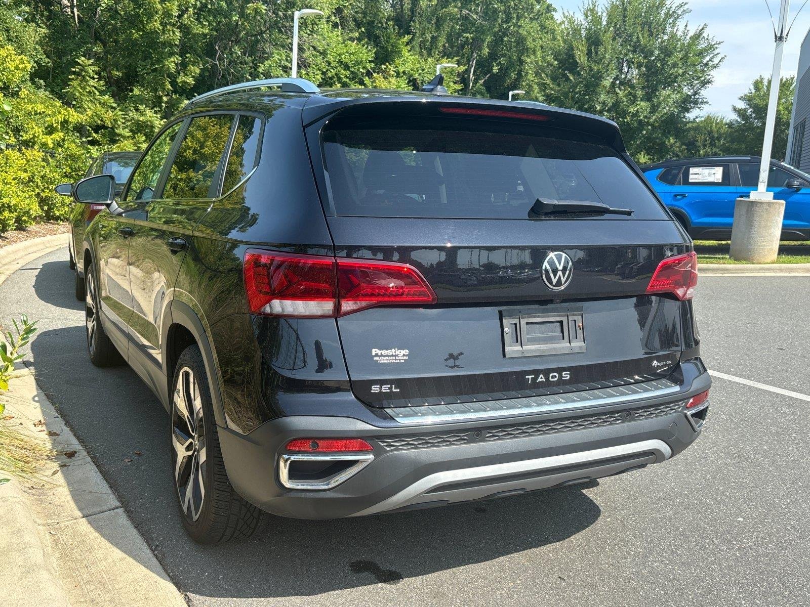 Used 2023 Deep Black Pearl Volkswagen SEL image 3