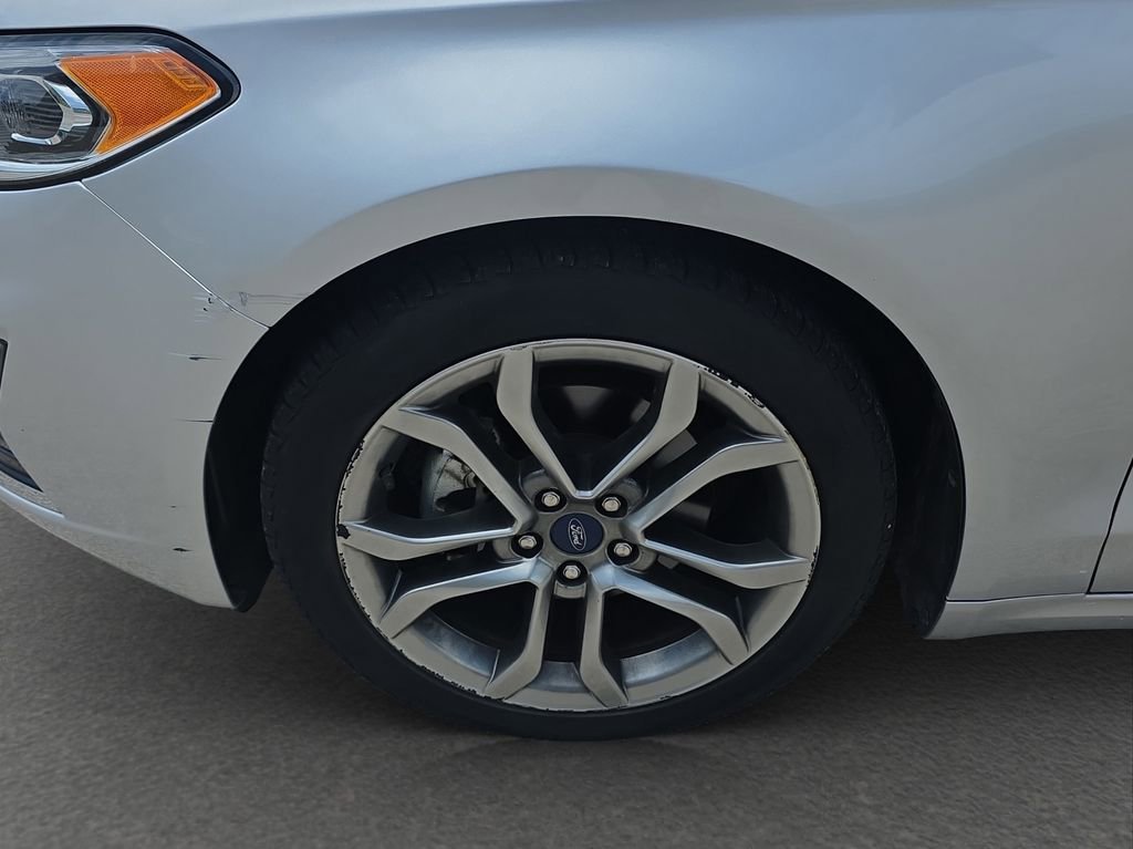 Used 2019 Silver Ford SEL image 4