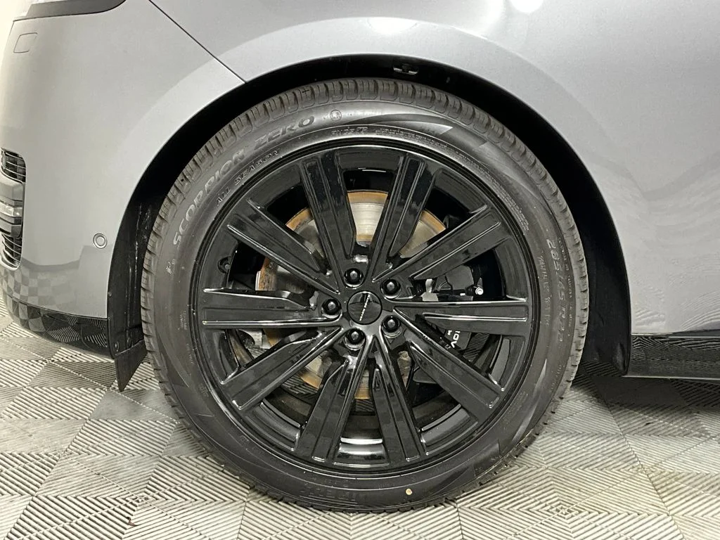 New 2026 Eiger Grey Land Rover SE PHEV image 9