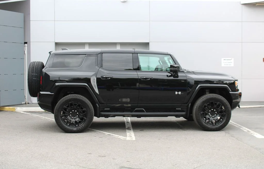 Used 2025 Black GMC 2X image 5