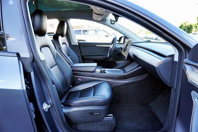 Used 2023  Tesla Long Range image 10