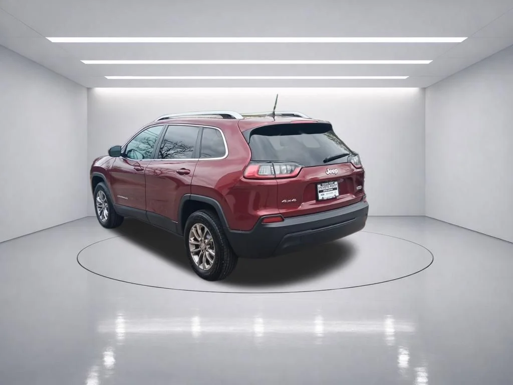 Used 2019 Velvet Red Pearlcoat Jeep Latitude Plus image 5