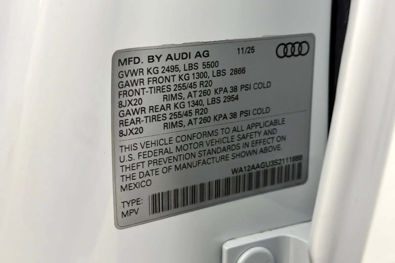 Used 2025 Glacier White Metallic Audi Premium Plus 2.0 TFSI quattro image 28