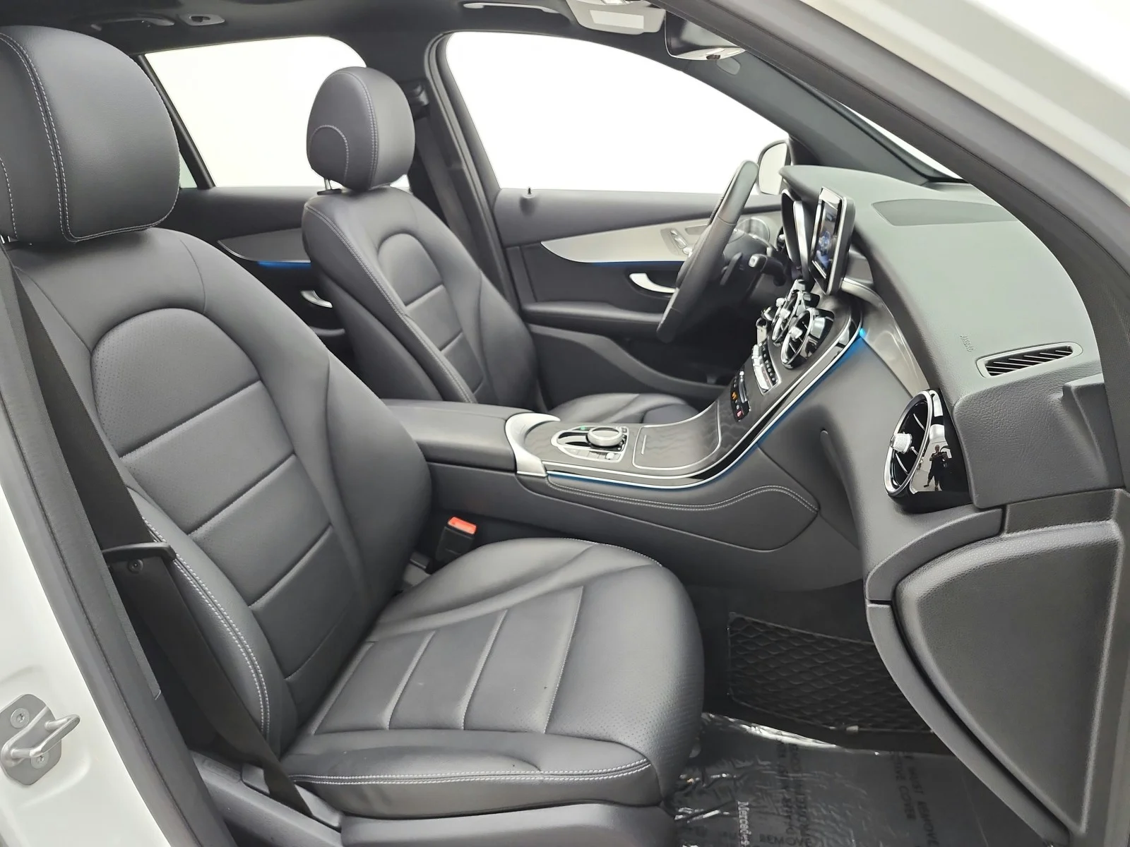 Used 2019 Polar White Mercedes-Benz GLC 300 4MATIC® SUV image 19