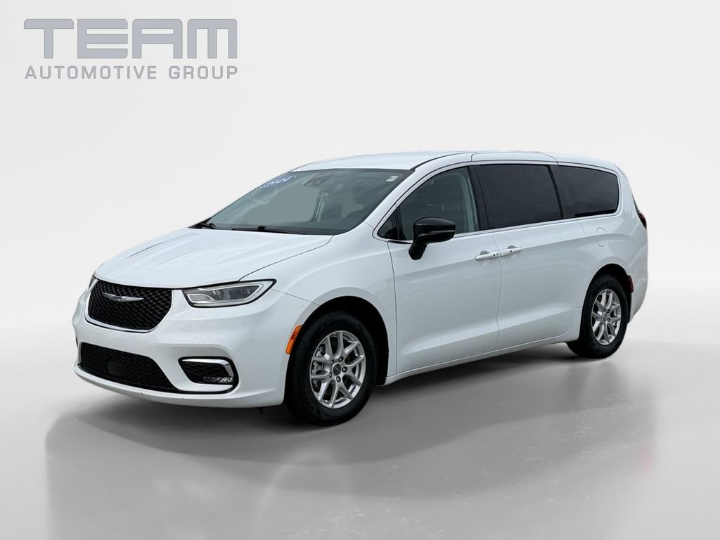 Used 2024 White Chrysler Touring L image 3