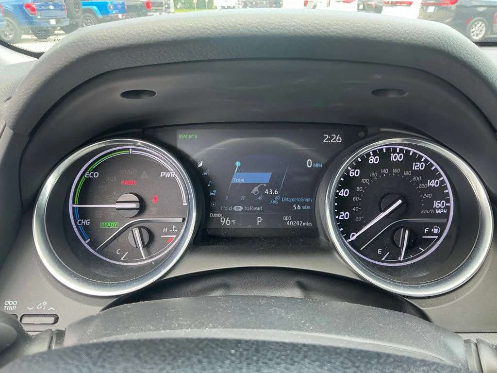 Used 2020 Beige Toyota XLE image 34