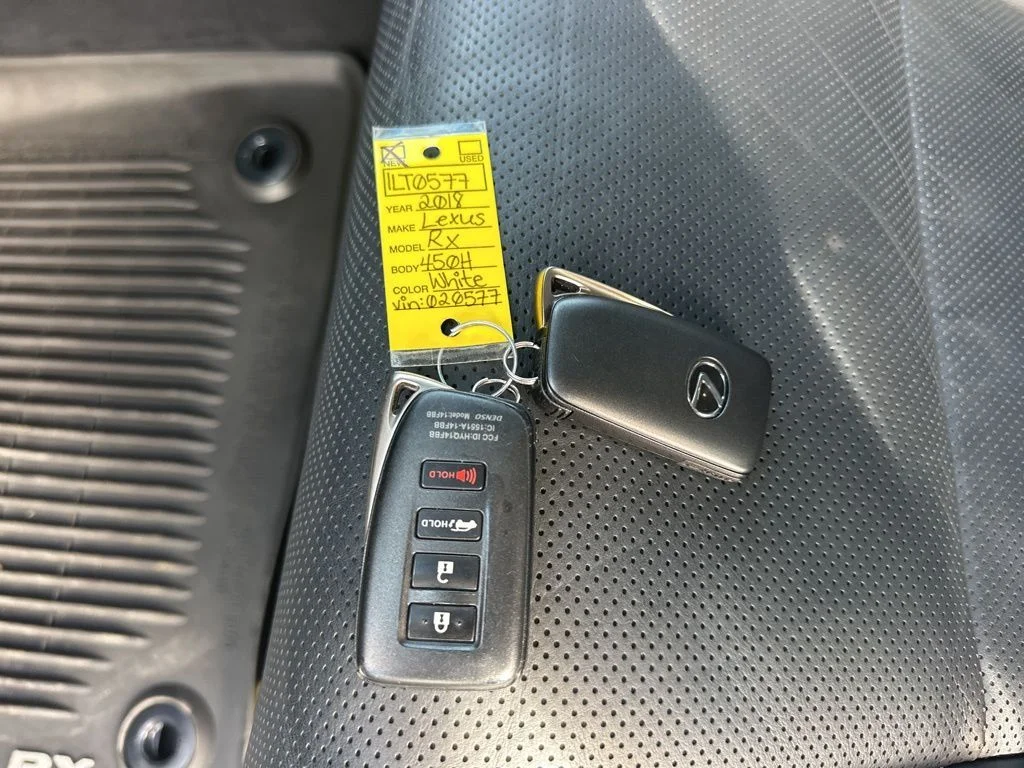 Used 2018 White Lexus 450h image 33