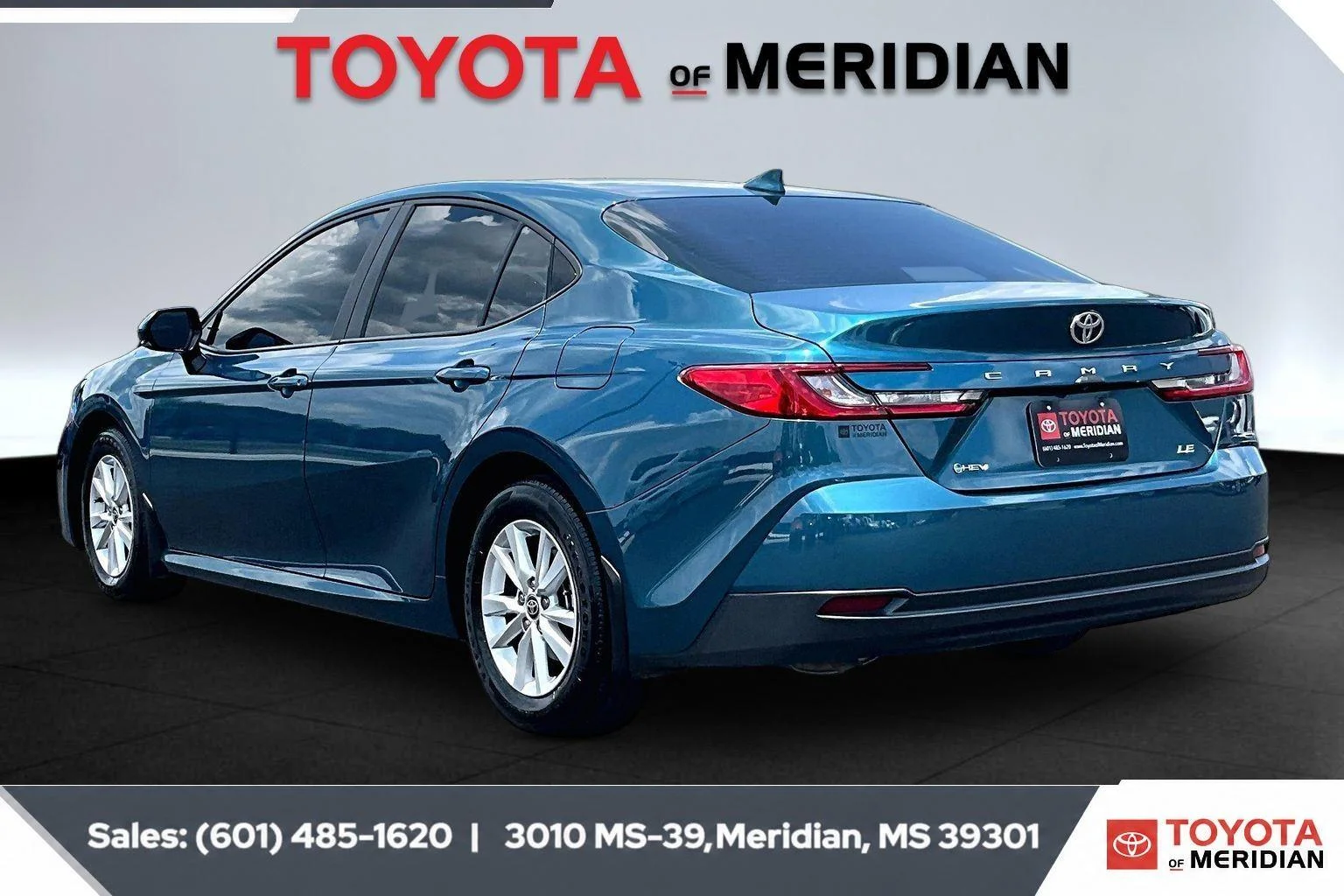 Used 2025 Ocean Gem Toyota LE image 2