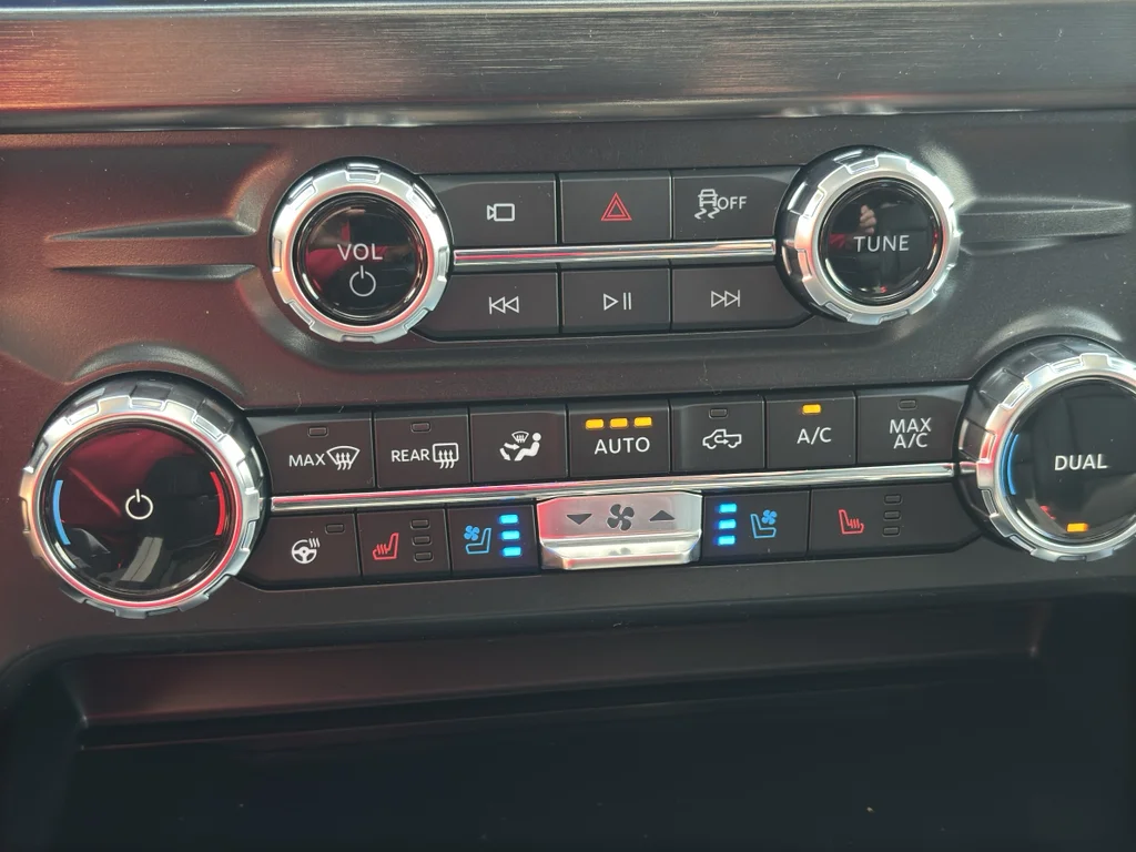 New 2026 Agate Black Metallic Ford F-350® Lariat® image 20