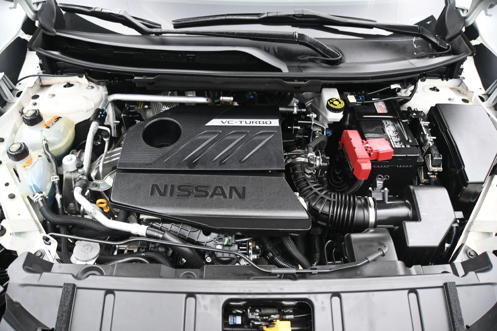Used 2023 Glacier White Nissan S image 27