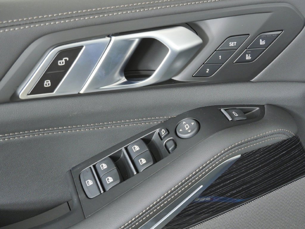 New 2026 Dravit Grey Metallic BMW M60i image 37