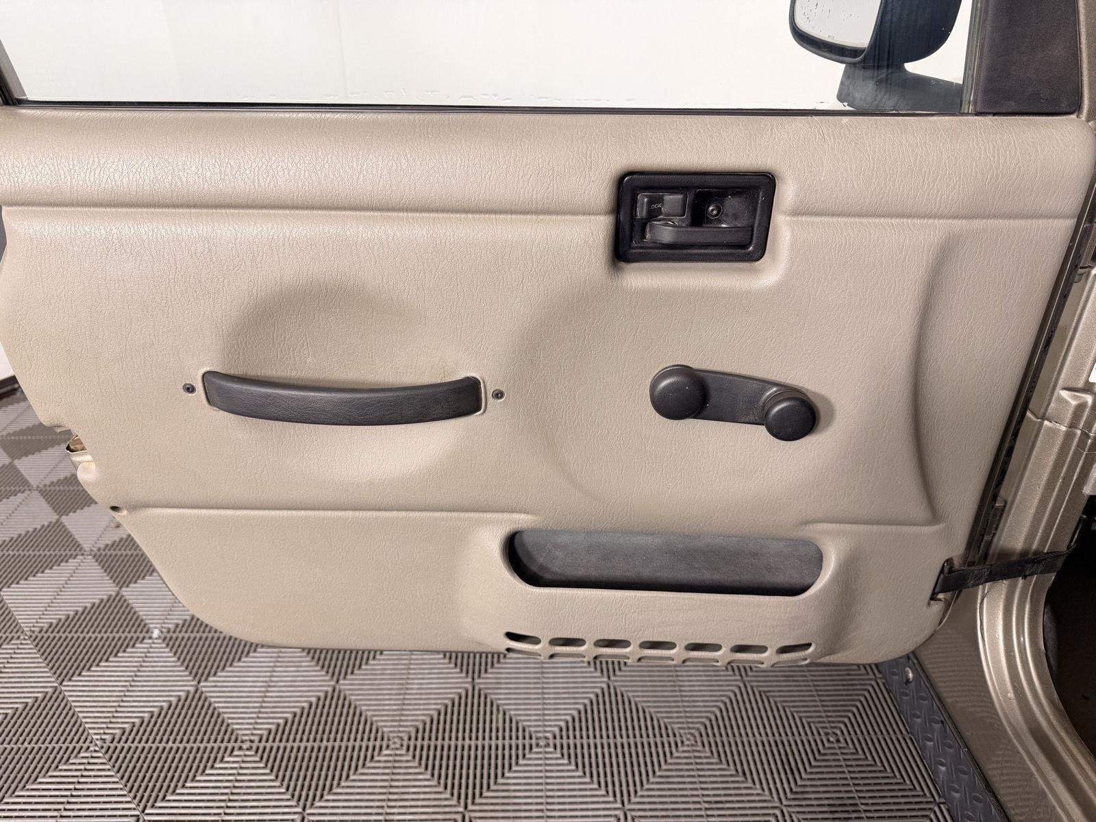 Used 2006 Light Khaki Metallic Jeep Rubicon image 12
