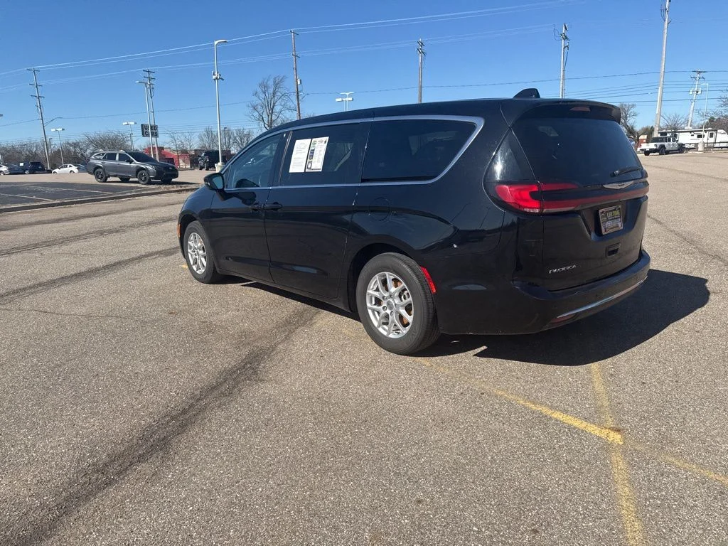 Used 2024 Diamond Black Chrysler Touring L image 3