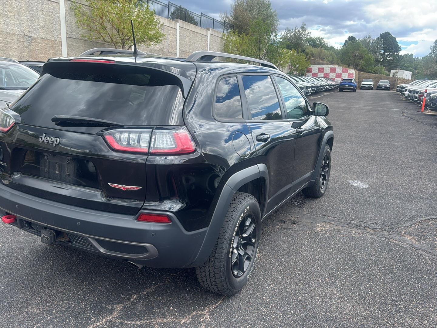 Used 2019 Diamond Black Crystal Pearlcoat Jeep Trailhawk image 5