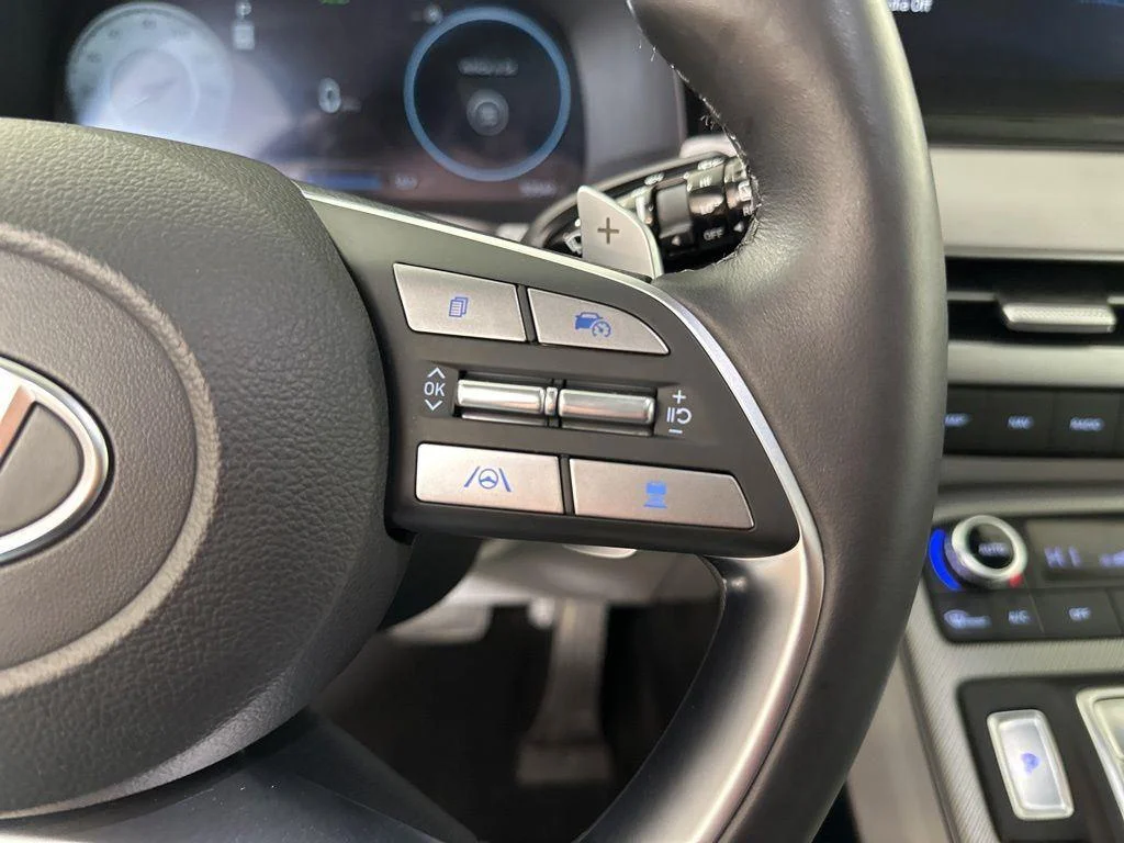 Used 2023 Silver Hyundai SEL image 15
