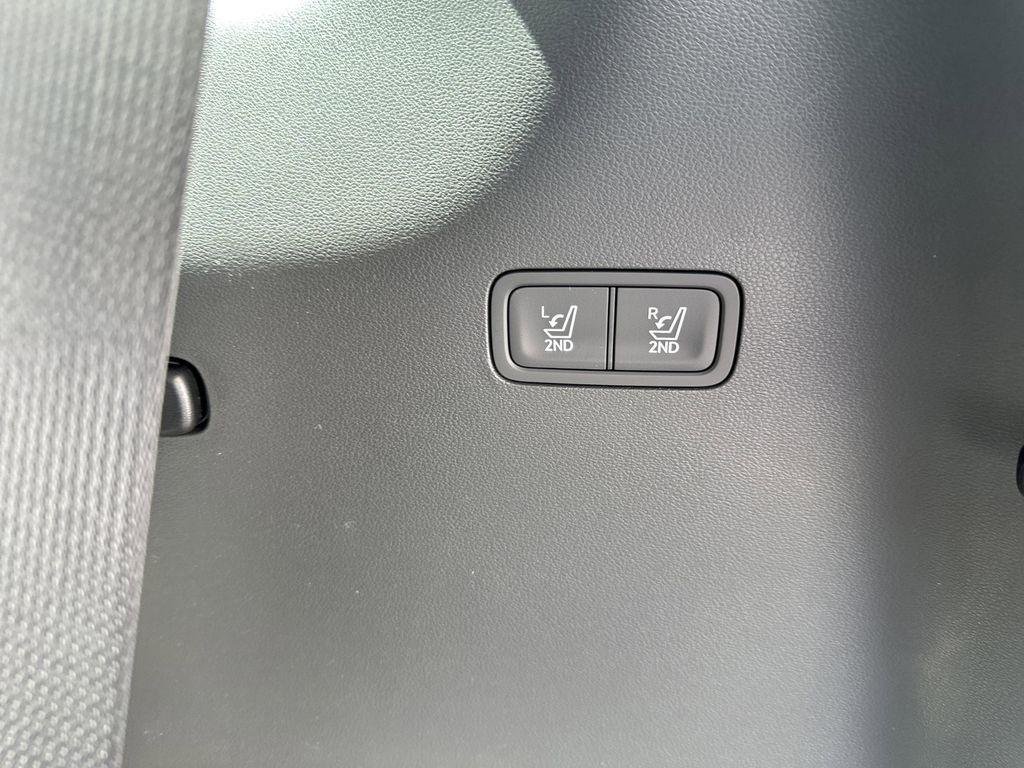 New 2026 Shimmering Silver Pearl Hyundai SEL FWD image 24