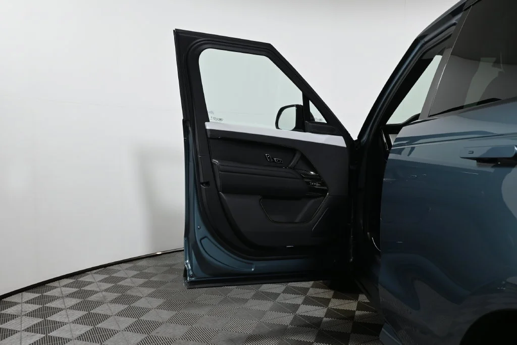 Used 2024 Green Land Rover Autobiography image 24